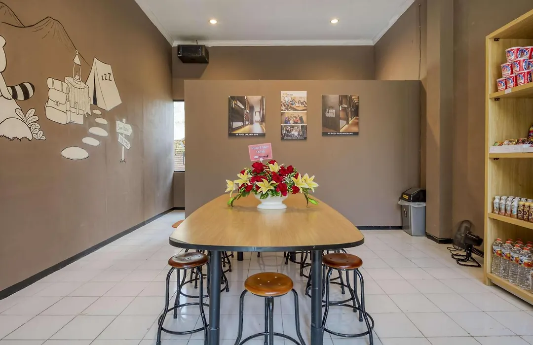 Reddoorz Hostel Near Malang Train Station 3-1